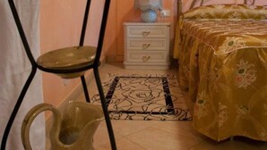 双人房或双床房 | 隔音、免费婴儿床、免费 WiFi、床单