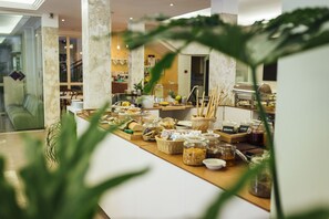 Free daily buffet breakfast - Hotel Montecarlo (Rimini)