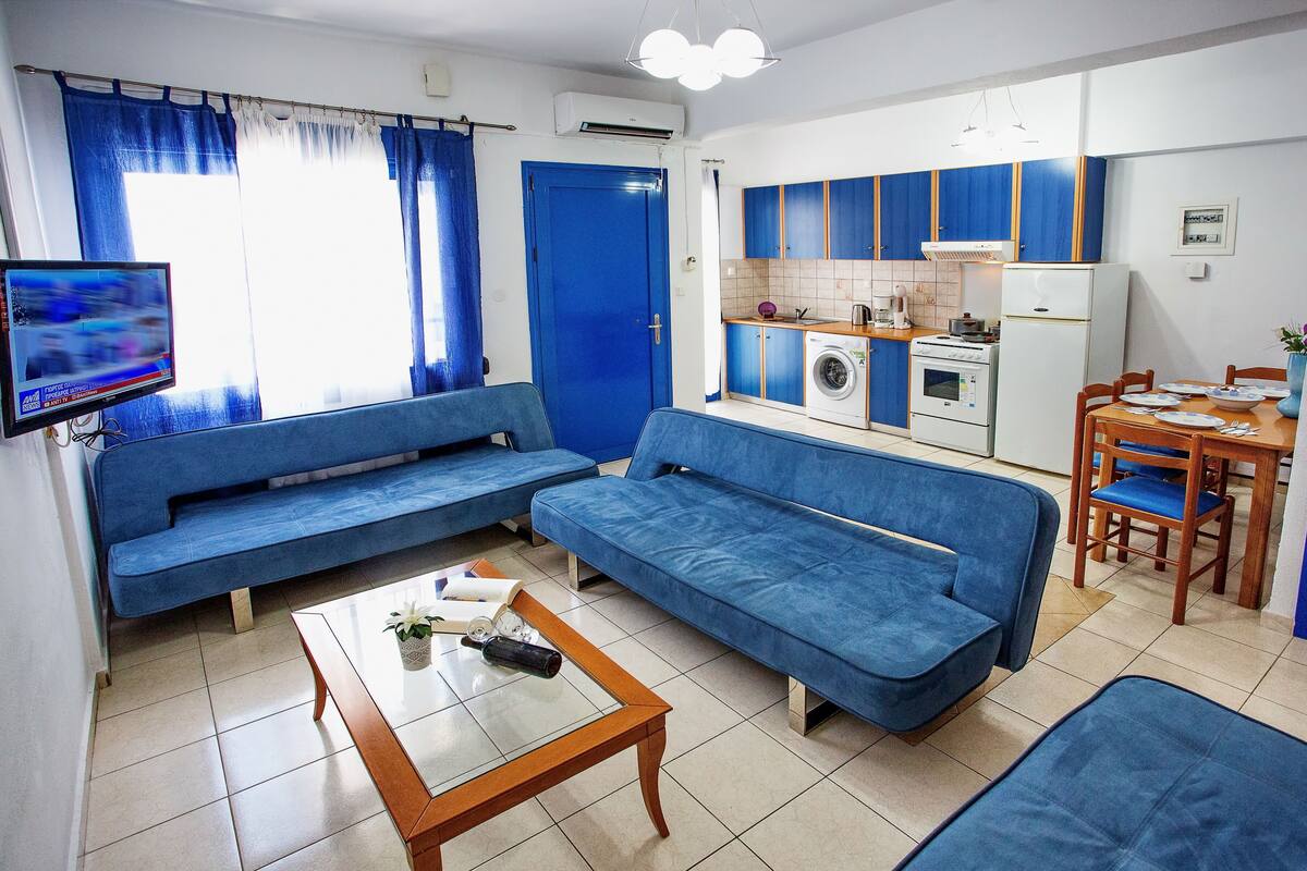 Apartment (5 Adults) | Living area | 32-inch flat-screen TV with digital channels, TV