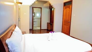 4 bedrooms, premium bedding, down comforters, pillowtop beds