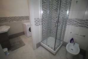 Bathroom shower - Mare e Monti B (Formia)