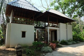 Deluxe Villa with Balcony 107 | Vista do quarto