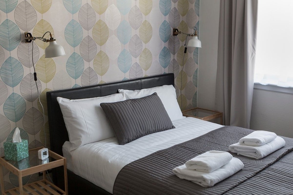 Standard-Doppel- oder -Zweibettzimmer, 1 Schlafzimmer | Allergikerbettwaren, Zimmersafe, Schreibtisch, Bügeleisen/Bügelbrett