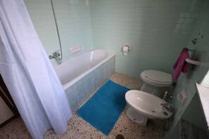 Apartment, 2 Schlafzimmer | Badezimmer