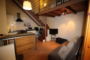 Apartment | Living area | Flat-screen TV - Casa Flora (Formia)
