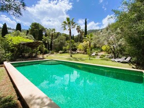 Außenpool, Liegestühle