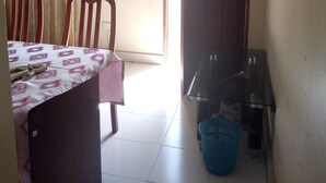 Phòng đơn Tiêu chuẩn | Khu vực ăn uống tại phòng