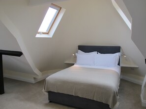Apartment, 2 Bedrooms | Premium bedding, in-room safe, individually decorated - Glenlyn Apartments (London)