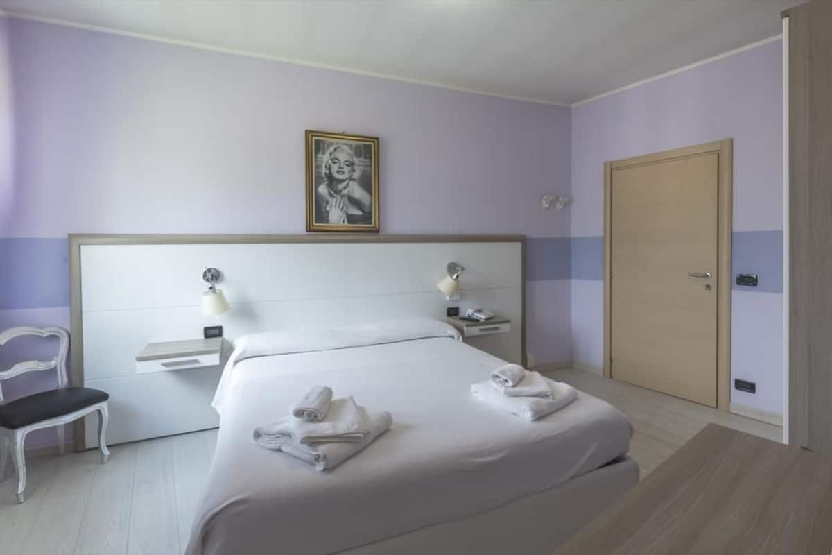 Cots/infant beds, free WiFi, bed sheets