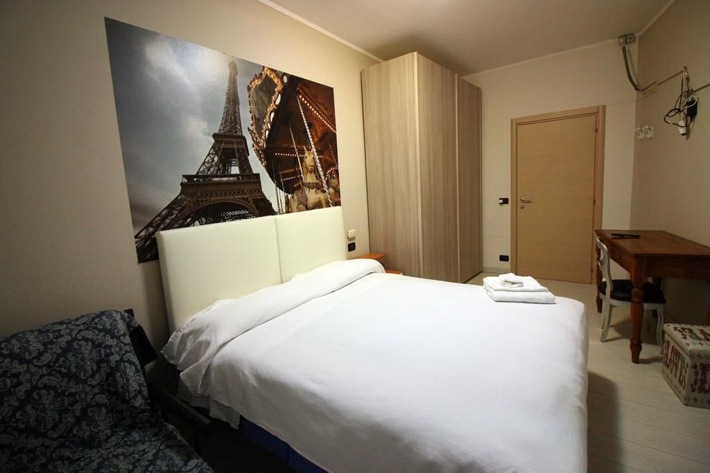 Habitación doble estándar | Cunas, wifi gratis y ropa de cama 