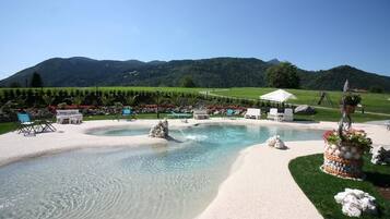 Piscine extérieure (ouverte en saison)