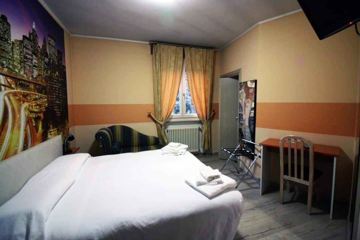 Cots/infant beds, free WiFi, bed sheets