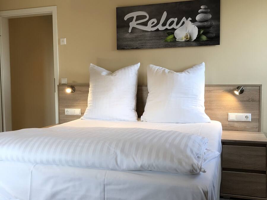 Premium bedding, desk, soundproofing, free WiFi