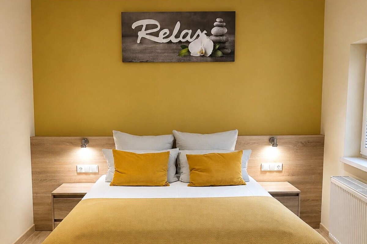 Deluxe Suite (Junior) | Premium bedding, desk, soundproofing, WiFi (free)