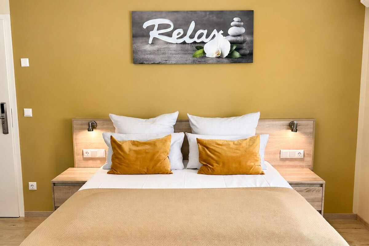Junior Studio Suite, 1 Queen Bed | Premium bedding, desk, soundproofing, WiFi (free)