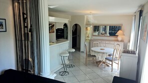 Apartment | Wohnbereich | Flachbildfernseher, DVD-Player