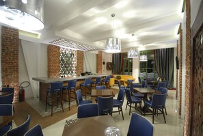 Bar (on property) - Augustos Hotel (Thessaloniki)