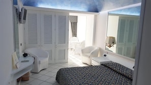Vierbettzimmer | Minibar, Schreibtisch, kostenlose Babybetten, kostenloses WLAN