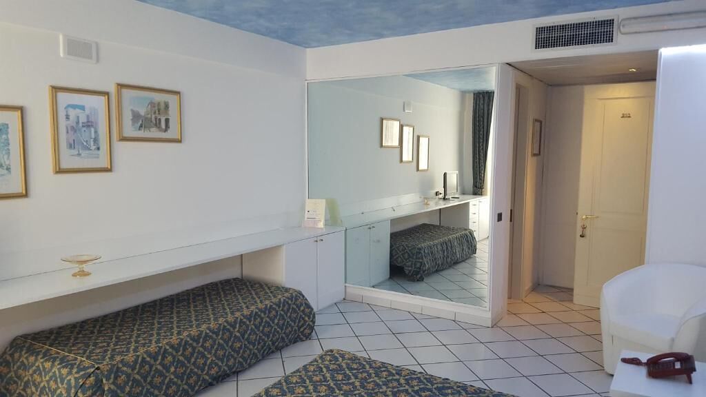 triple room | minibar, desk, free cots/infant beds, free wifi