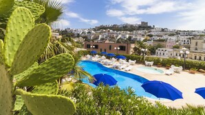 Seasonal outdoor pool, open 10 AM to 7 PM, sun loungers - Hotel Panoramico (Castro)