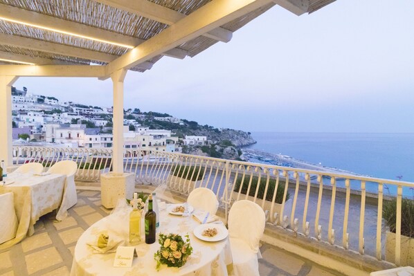 Lunch and dinner served, Italian cuisine