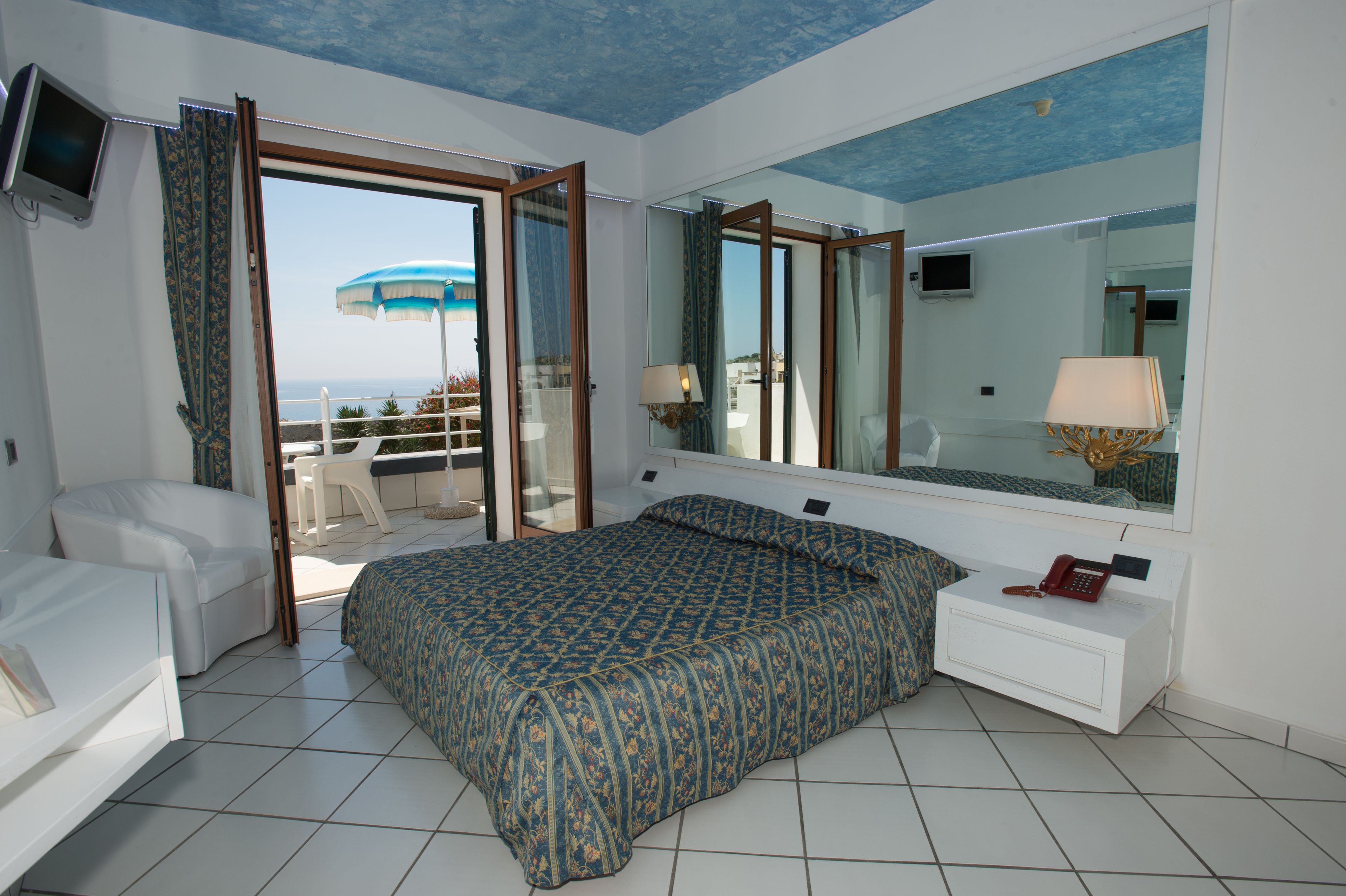 double or twin room | minibar, desk, free cots/infant beds, free wifi