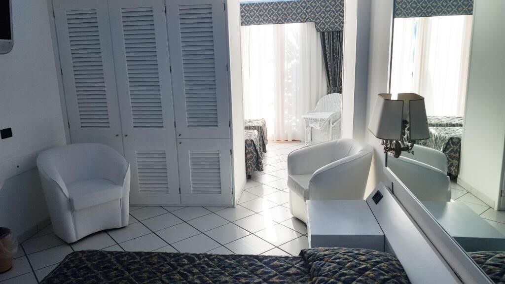 quadruple room | minibar, desk, free cots/infant beds, free wifi