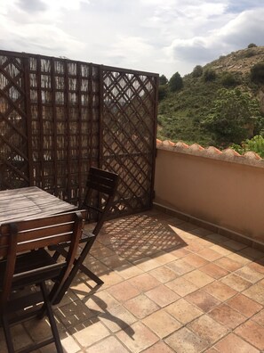 Quarto casal superior, 1 cama Queen, terraço | Terraço/pátio