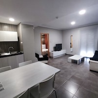 Apartamento básico | Zona de estar | Una televisión de pantalla plana