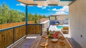 Deluxe Villa, 3 Bedrooms, Private Pool, Pool View (Kentia) | Terrasse/patio