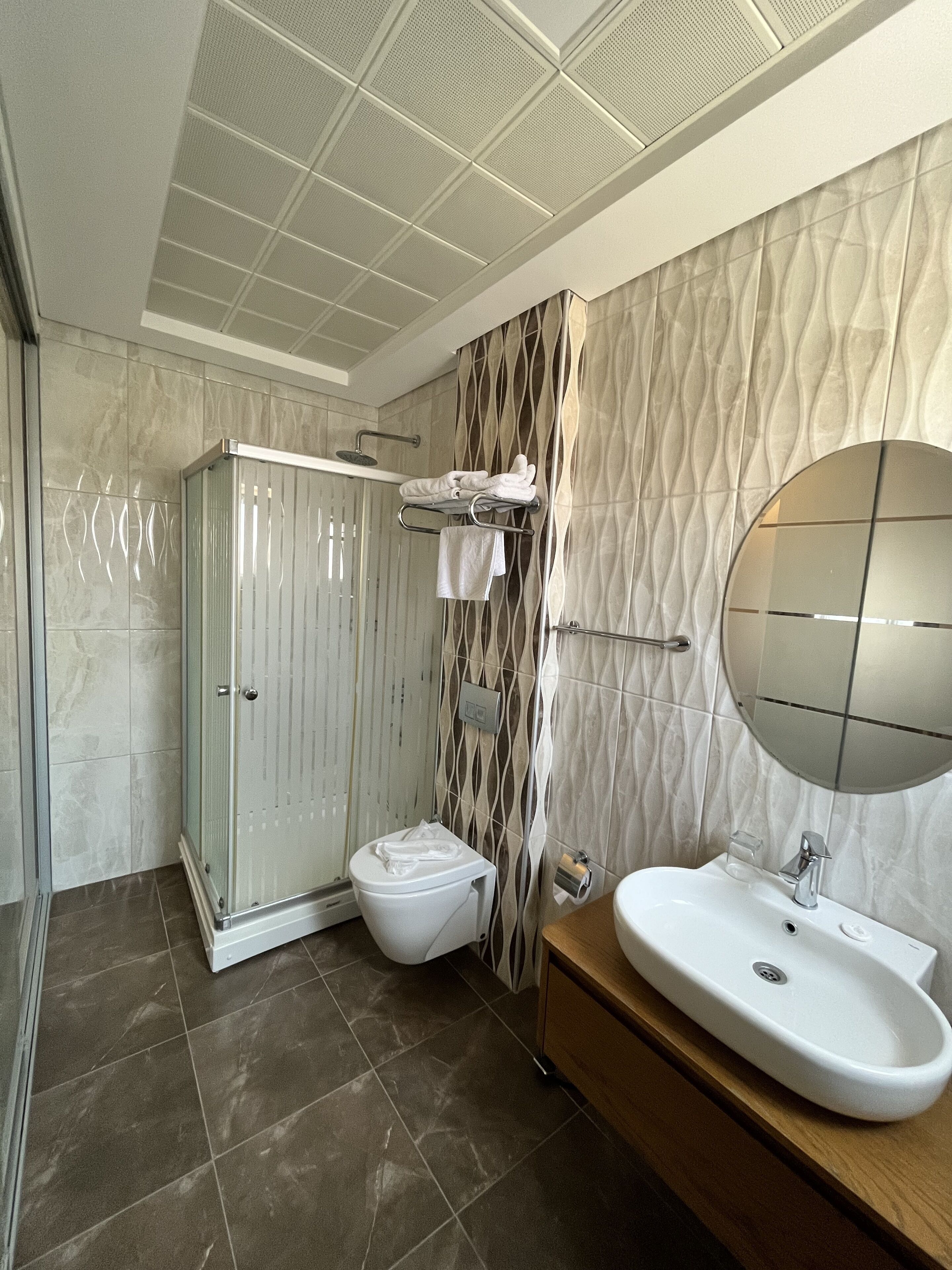 shower, rainfall showerhead, free toiletries, hair dryer