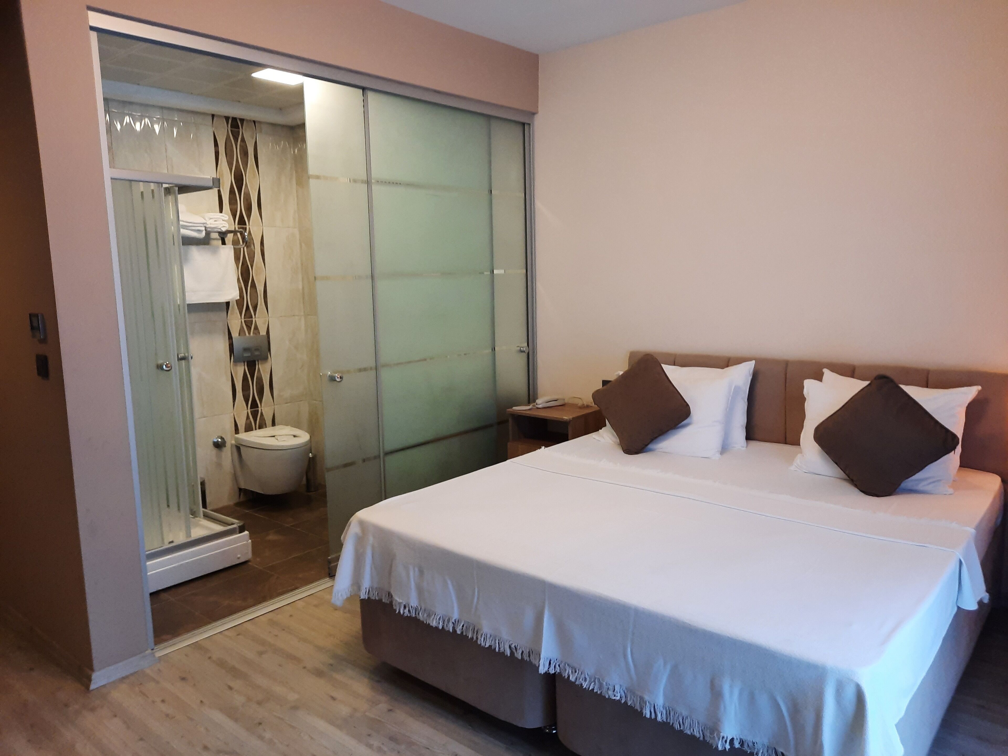 standard double room | 1 bedroom, premium bedding, desk, laptop workspace