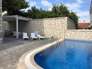 Piscine extérieure (ouverte en saison)