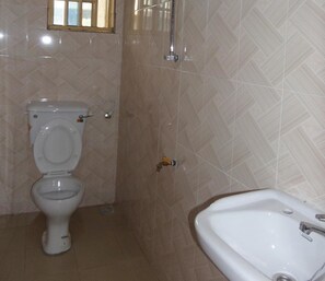 Bruser, brusehoved med spredningseffekt, gratis toiletartikler