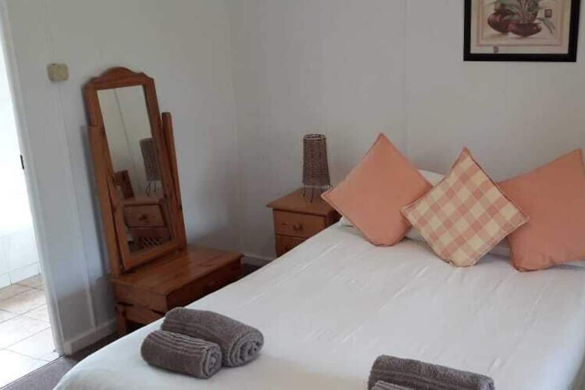 Chalet (8-Sleeper) | In-room safe, iron/ironing board, WiFi (free), bed sheets