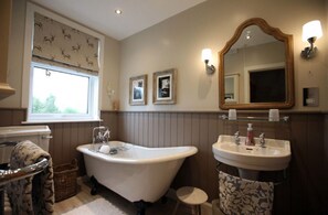 Double Room, Private Bathroom | Bathroom | Towels - Shian Cottage B&B (Dunkeld)