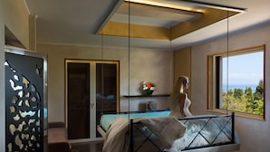 Une chambre à coucher moderne, avec un lit, une vue sur l’extérieur et un panneau décoratif au mur.