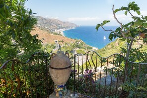 View from property - Medea Residence appartamenti vacanze (Taormina)