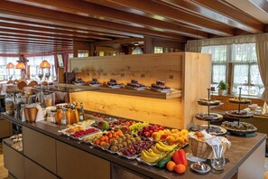 A buffet with various fruits, vegetables, and desserts. - Hotel-Gasthaus Goldener Engel (Glottertal)