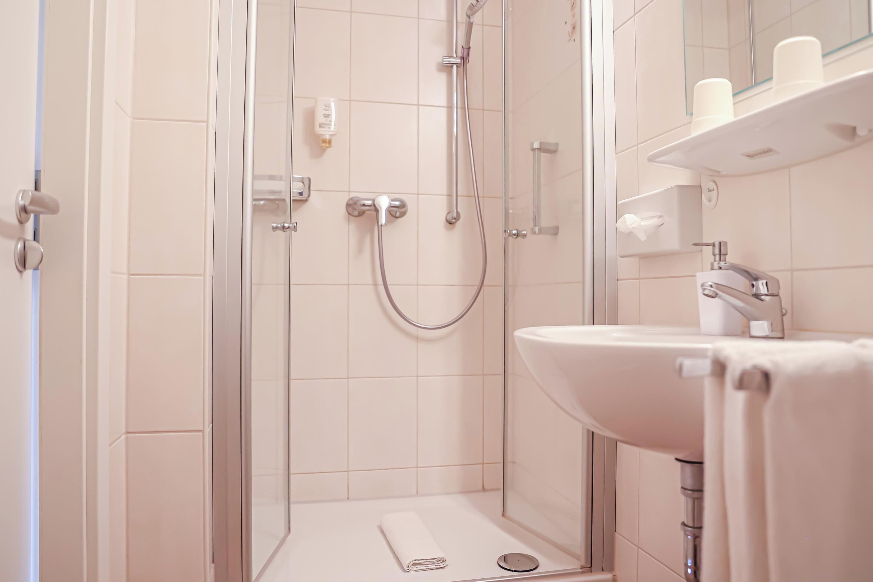 comfort room, balcony | bathroom | towels