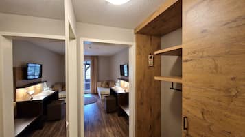 Habitación Confort, balcón (A) | Escritorio, wifi gratis, ropa de cama