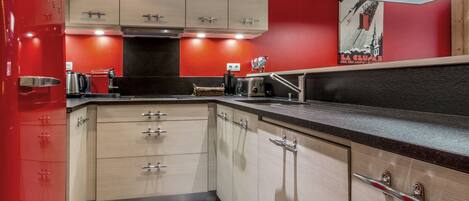 Fridge, microwave, dishwasher, coffee/tea maker