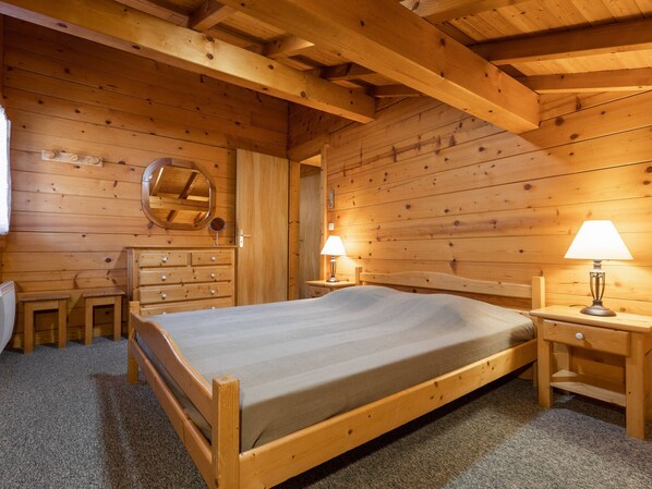 4 bedrooms, free WiFi, bed sheets