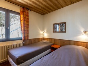 1 bedroom, bed sheets