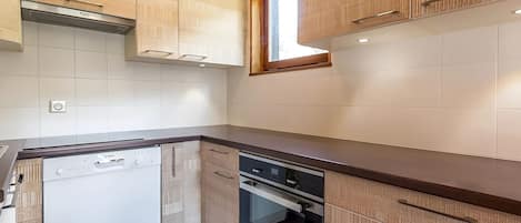 Refrigerador, microondas, horno, lavavajillas