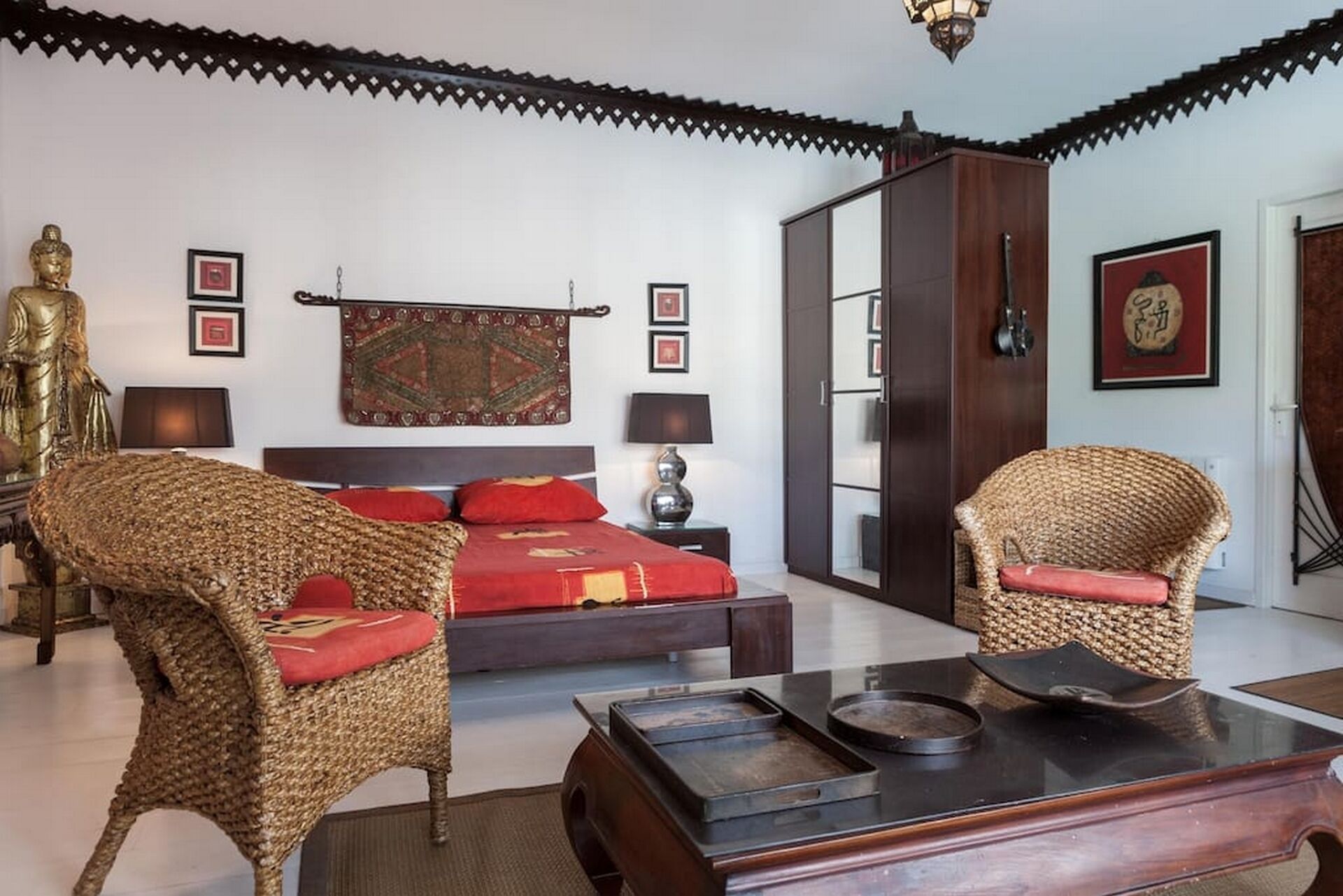 THE MAGIC OF THE BASIN IN THE CITY CENTER