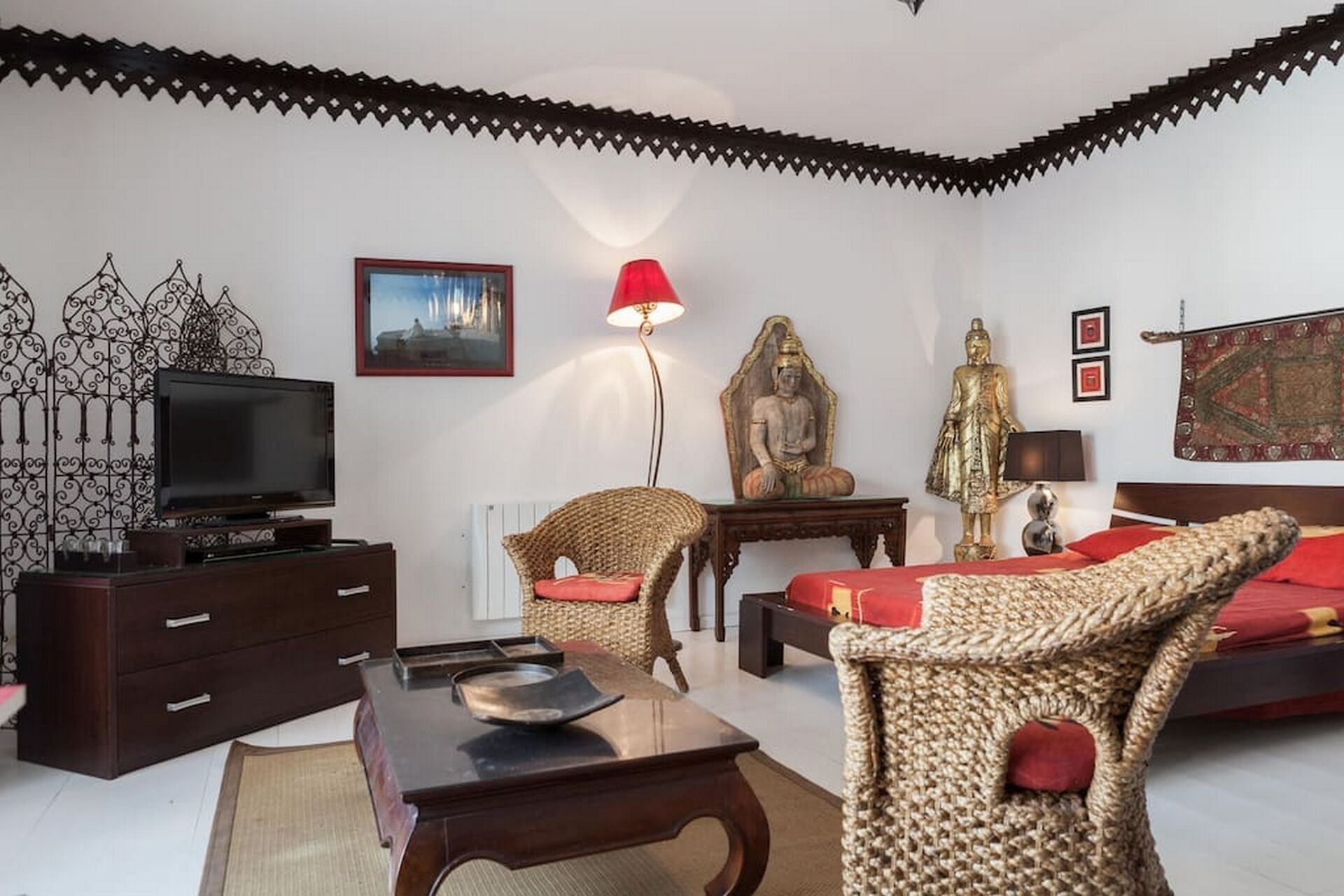 THE MAGIC OF THE BASIN IN THE CITY CENTER