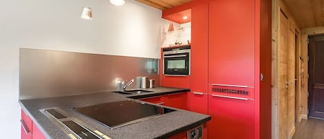 Refrigerador, microondas, horno y lavavajillas