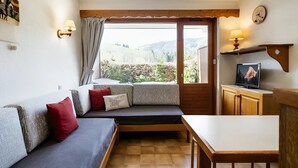 Unclassified image, 4 of 15, button - Cozy studio for 4, near slopes and shops, pets welcome, parking included (La Clusaz)