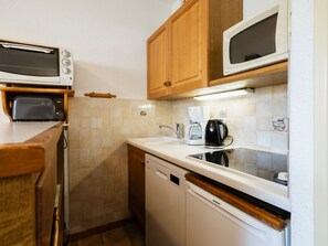 Fridge, microwave, dishwasher, coffee/tea maker